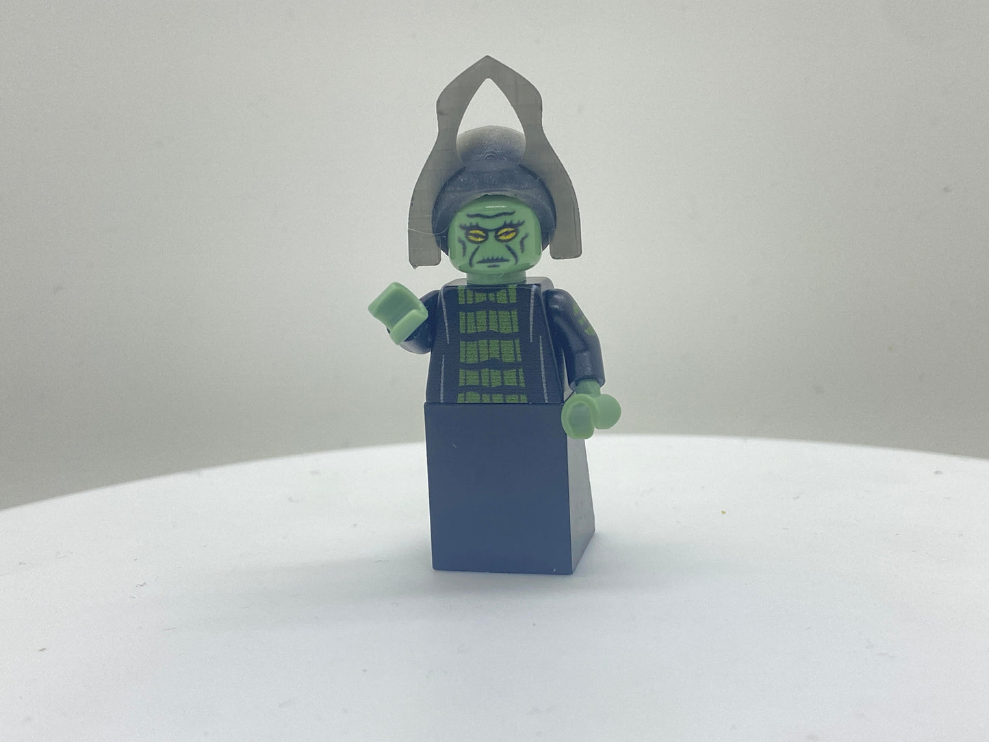Custom TCS Classic Style Trade Union Assistant Minifigure